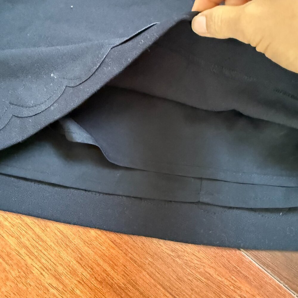 Banana Republic Scalloped Edge Black Skirt Size 2 - Picture 4 of 8